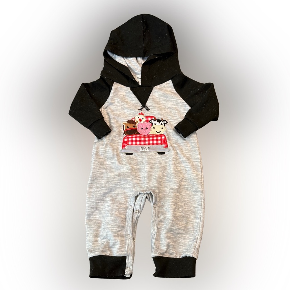 Adorable Black and Gray Farm Scene Hooded Kids One Piece Size 3/6 months
